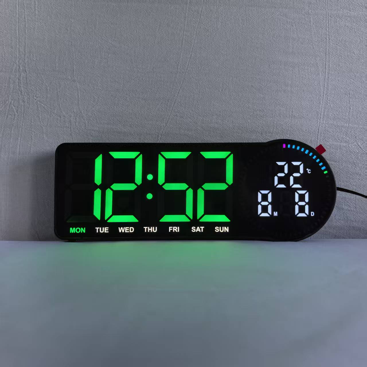 Coque noire avec lumière verte et blanche