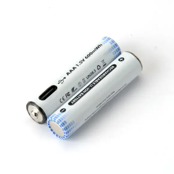 عرض ساخن بطارية ليثيوم أيون من النوع سي قابلة لإعادة الشحن 1.5 فولت AAA 14500 بطارية مع منفذ USB