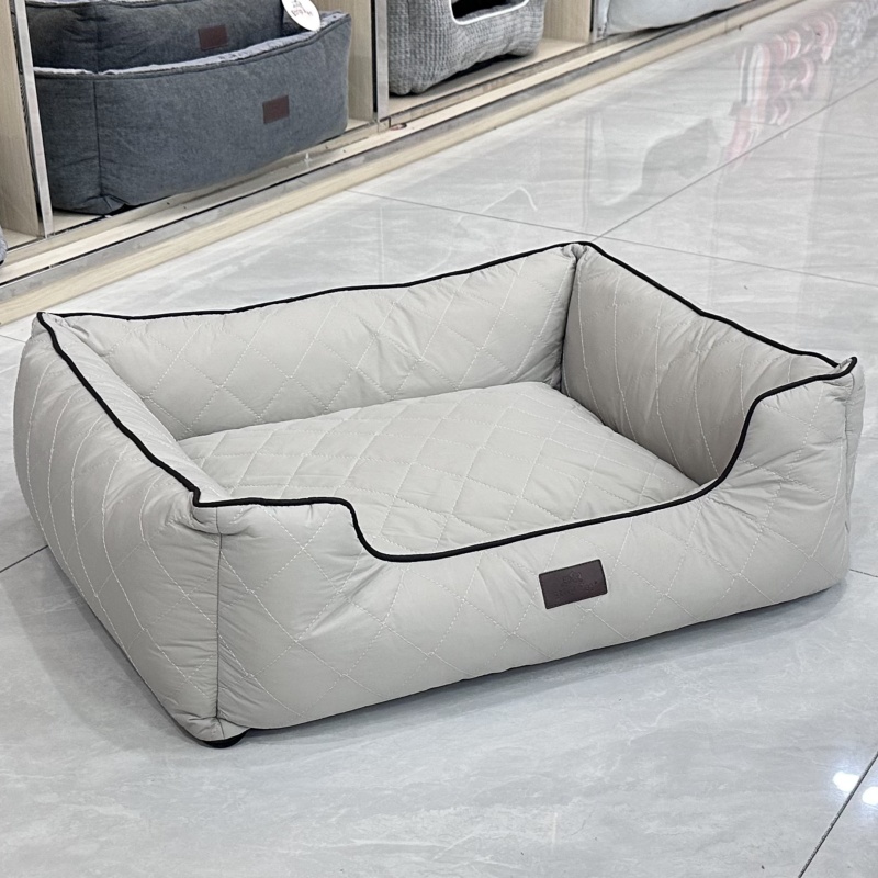 Extérieur : Chenille 270 g/m², Garnissage : Fibre PP blanche 850 g