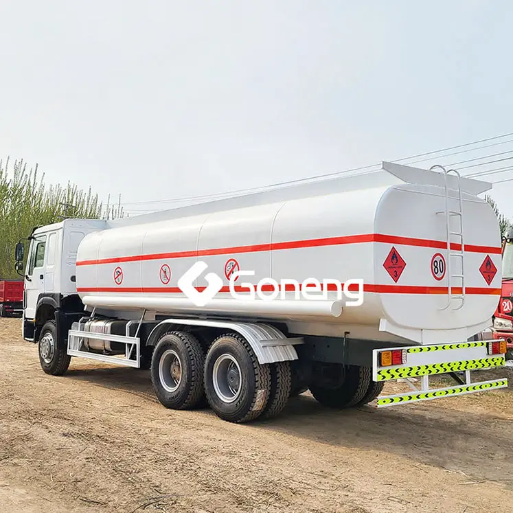 खाना पकाने के तेल परिवहन ट्रक टैंकर 3500 3000 गैलन बिक्री के लिए howo 4x2 ईंधन टैंक ट्रक का इस्तेमाल किया