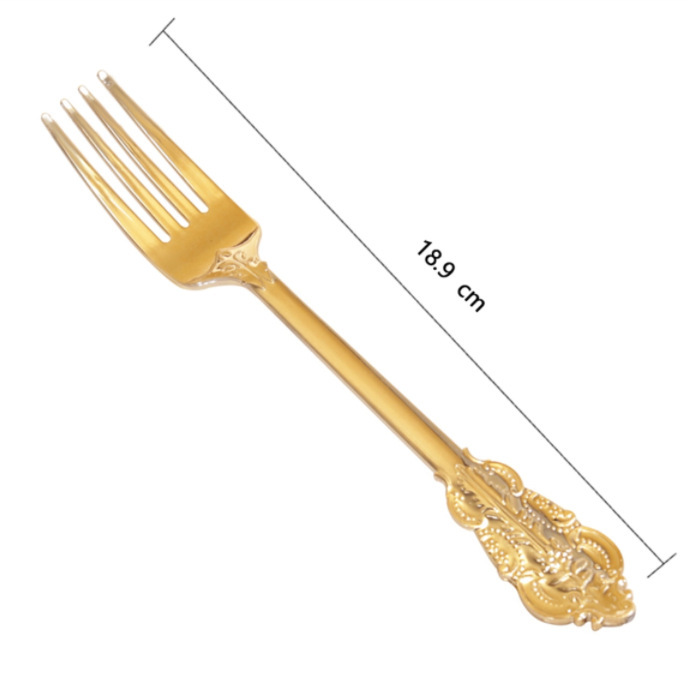 Tenedor de oro