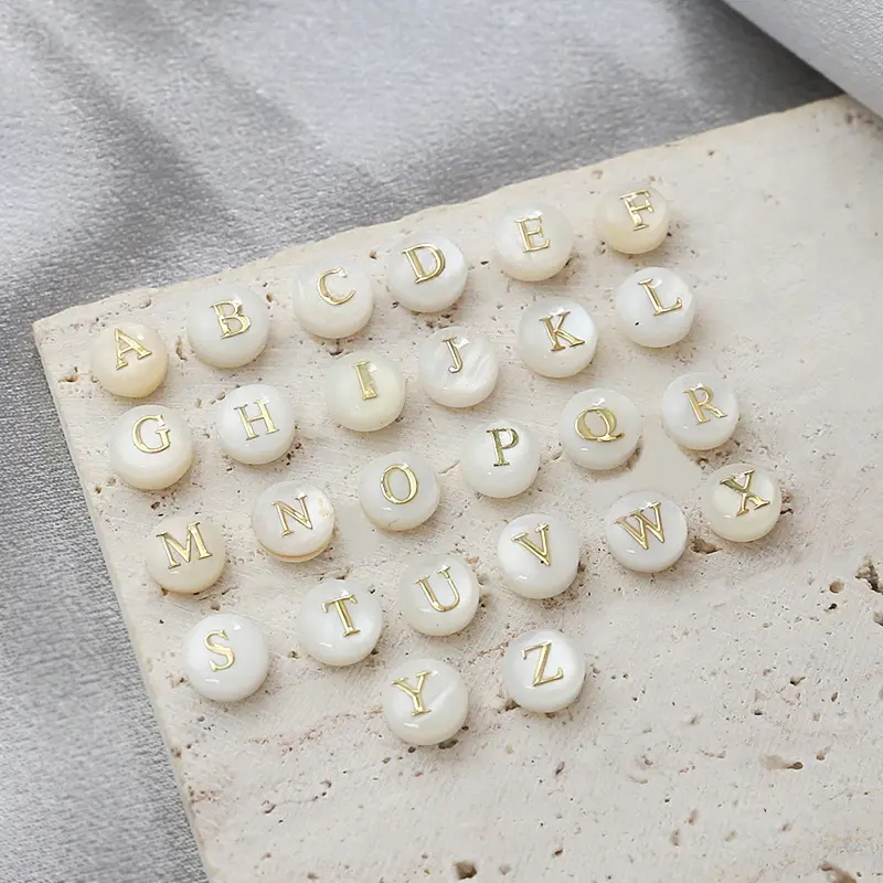 الذهب 26 رسالة أولية الأبجدية 8 سحر حبة قذيفة بيضاء طبيعية لصنع المجوهرات الاكسسوارات اليدوية ديي