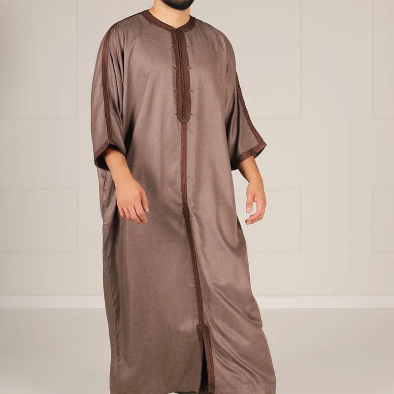 Nouveauté mode pour hommes dubai thobe abaya marron grossiste de haute qualité pour hommes robe musulmane de Turquie