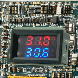 Voltímetro digital de pantalla dual de CC, temperatura dual + pantalla alternativa de voltaje único, patrón de fuente de alimentación directa de 4 ~ 30V - Product Image 2
