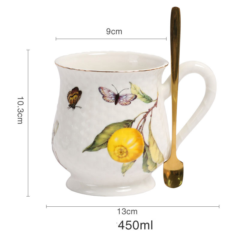 taza de té amarillo