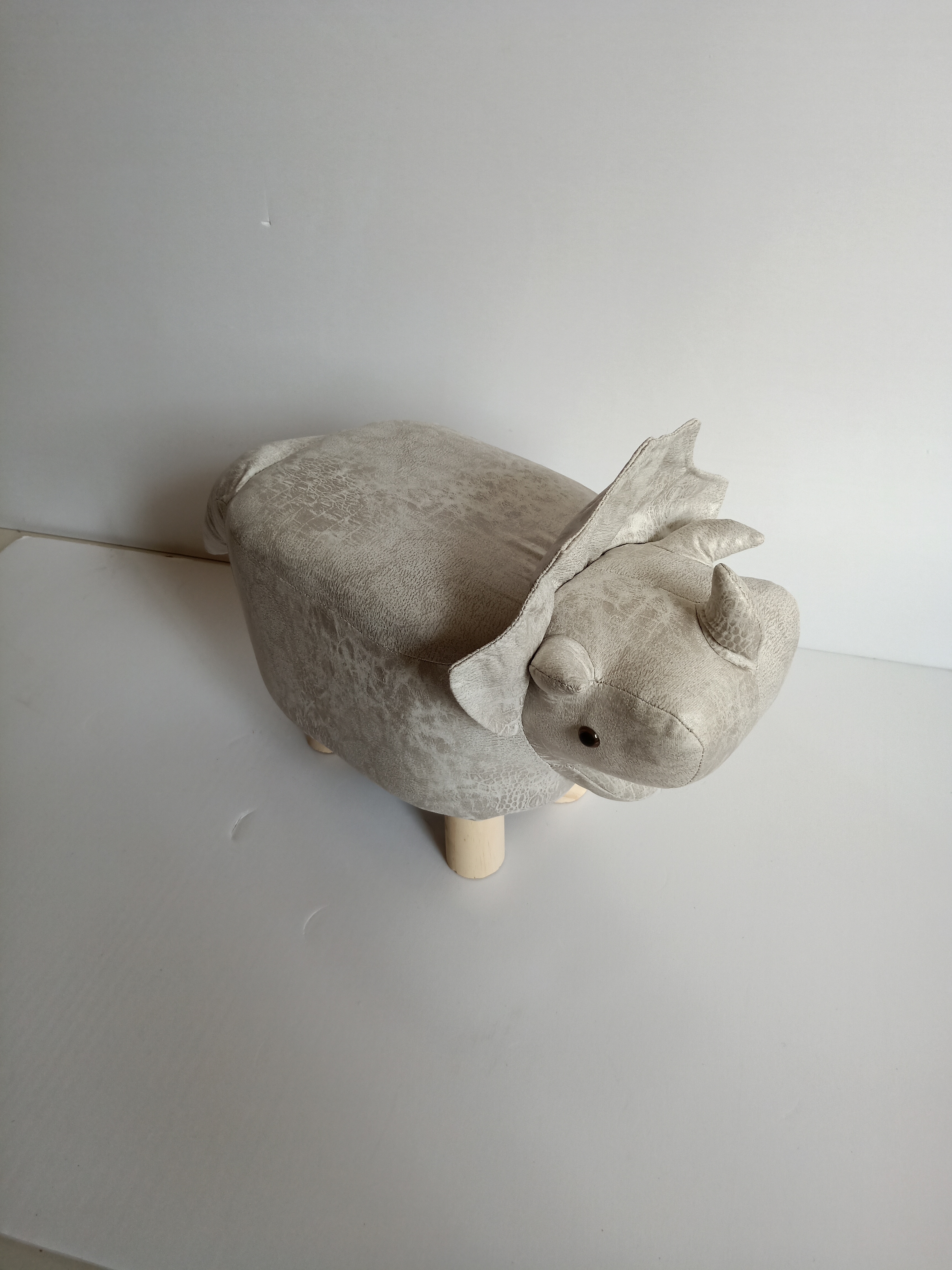 Grey dragon