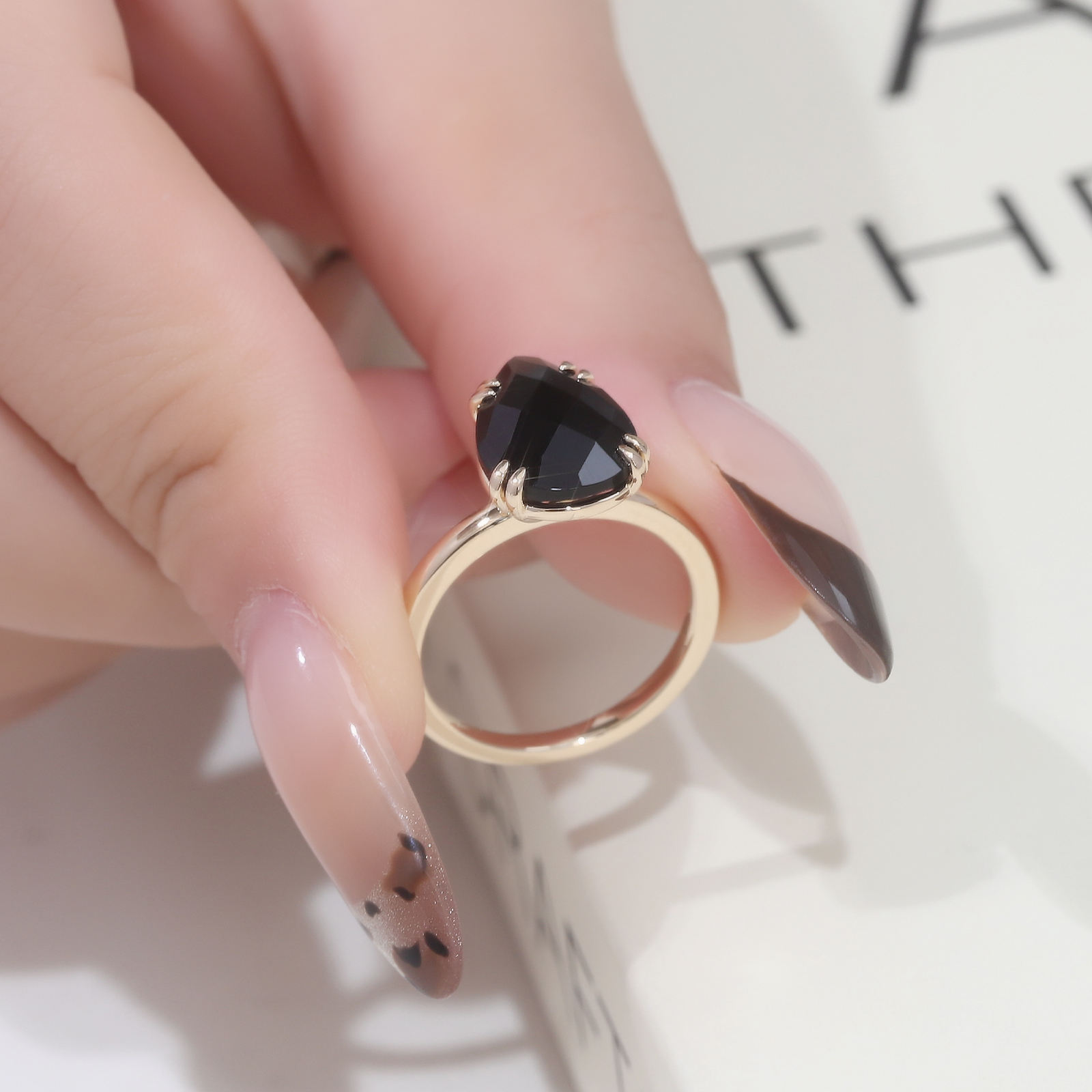 Anillo de oro de 14k con diamantes moissanita