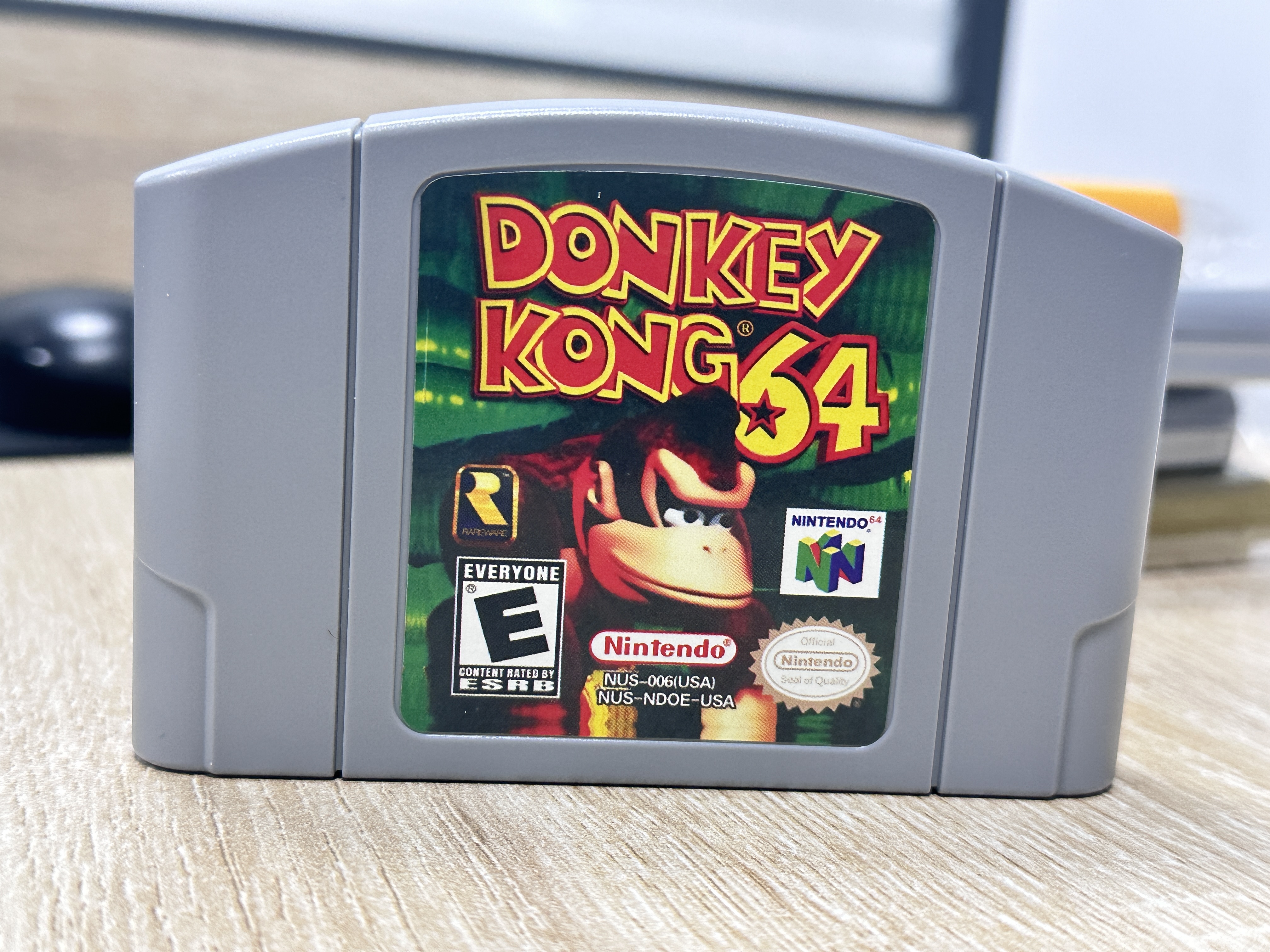 ลาสีเทา Kong 64