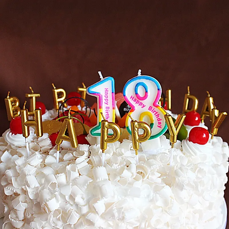 Bougies style gâteau avec chiffres pour fête d'anniversaire, en forme de paillettes