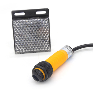 Interruttore fotoelettrico a infrarossi con diametro E3F-R2 da 18mm di diametro DC6-36V un sensore di riflessione retroriflettente - Product Image 2