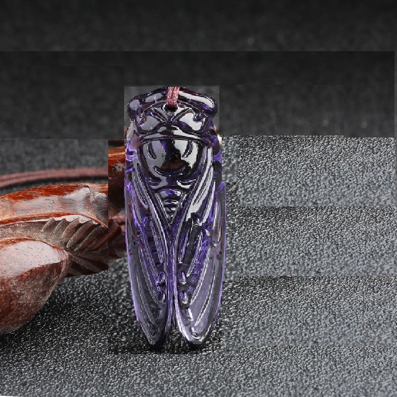Pendentif nu de cigale améthyste colorée