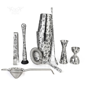 8Pcs Tùy Chỉnh Tiki Khắc 18 + 28Oz Cocktail Shaker Set Mixologist Bartender Kit Đồ Uống Trộn Thanh Công Cụ Với Cốc Đo - Product Image 1