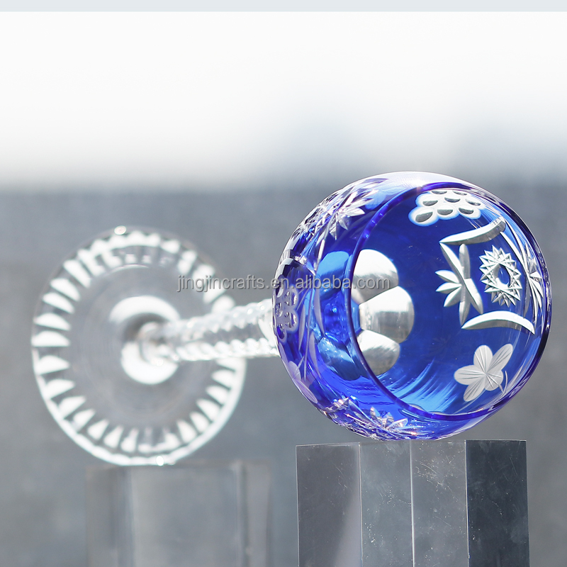 Azul oscuro#010