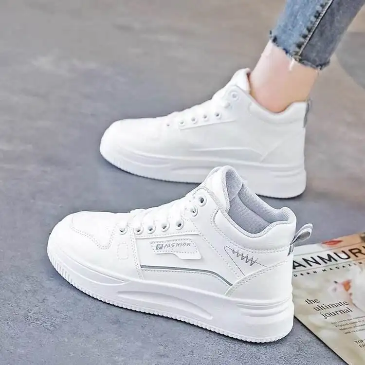 Sepatu wanita sol tebal, sepatu wanita kasual putih kecil, baru, musim gugur 2024, sepatu gaya berjalan wanita kasual
