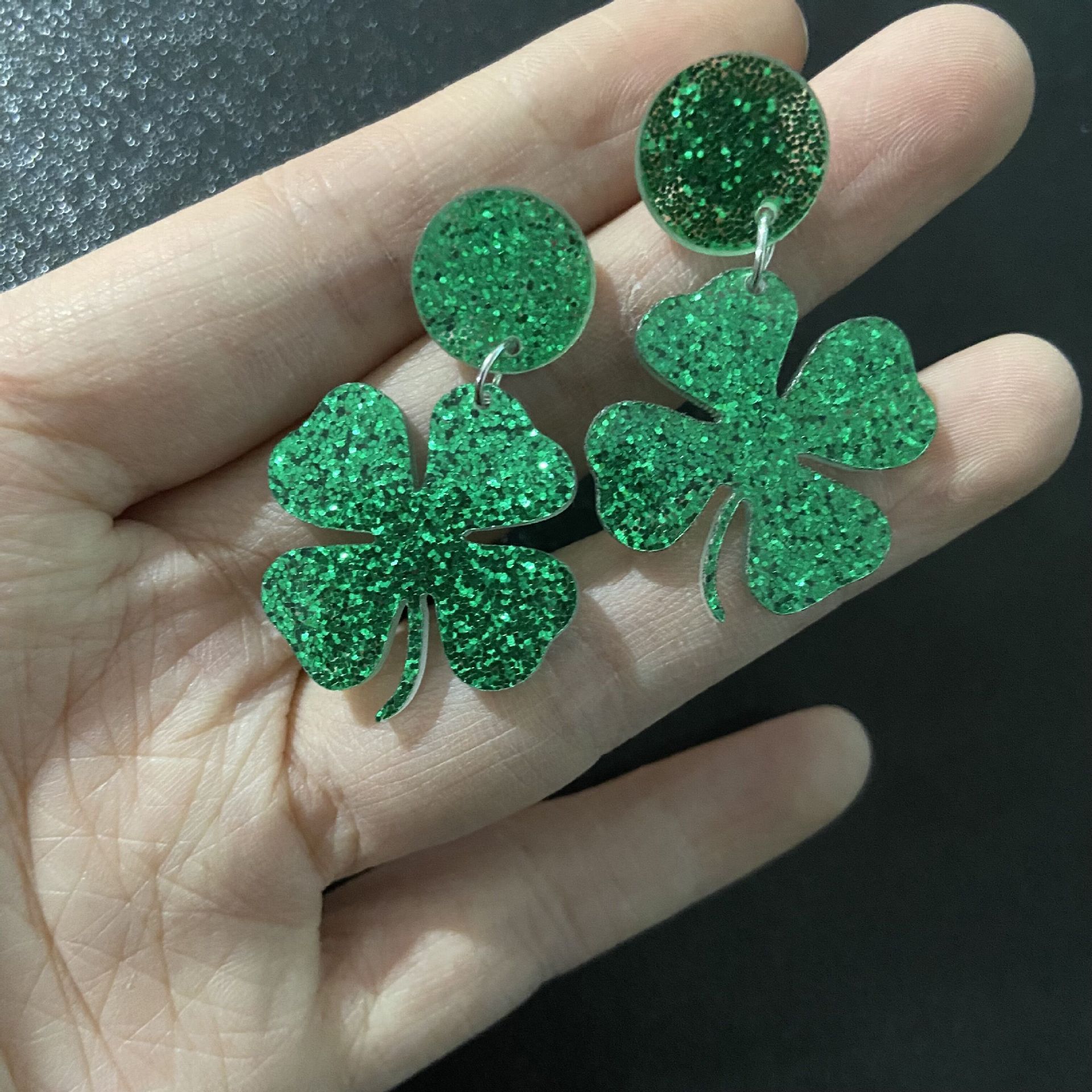 Green Coarse powder single four-leaf clover