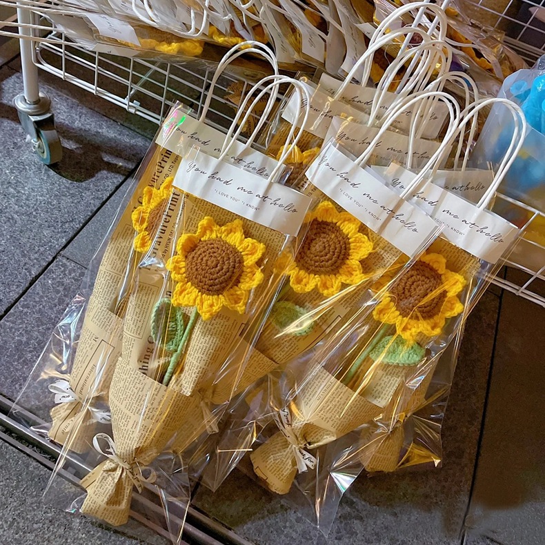 ช่อดอกทานตะวันขนสัตว์ + กระเป๋าหิ้ว