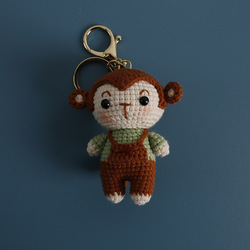 Singe avec une écharpe