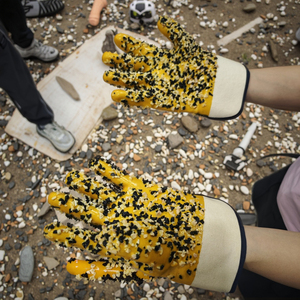 Резиновые перчатки с ультра-захватом уродливого вида для безопасного обращения с трубой в скользких условиях - Product Image 1