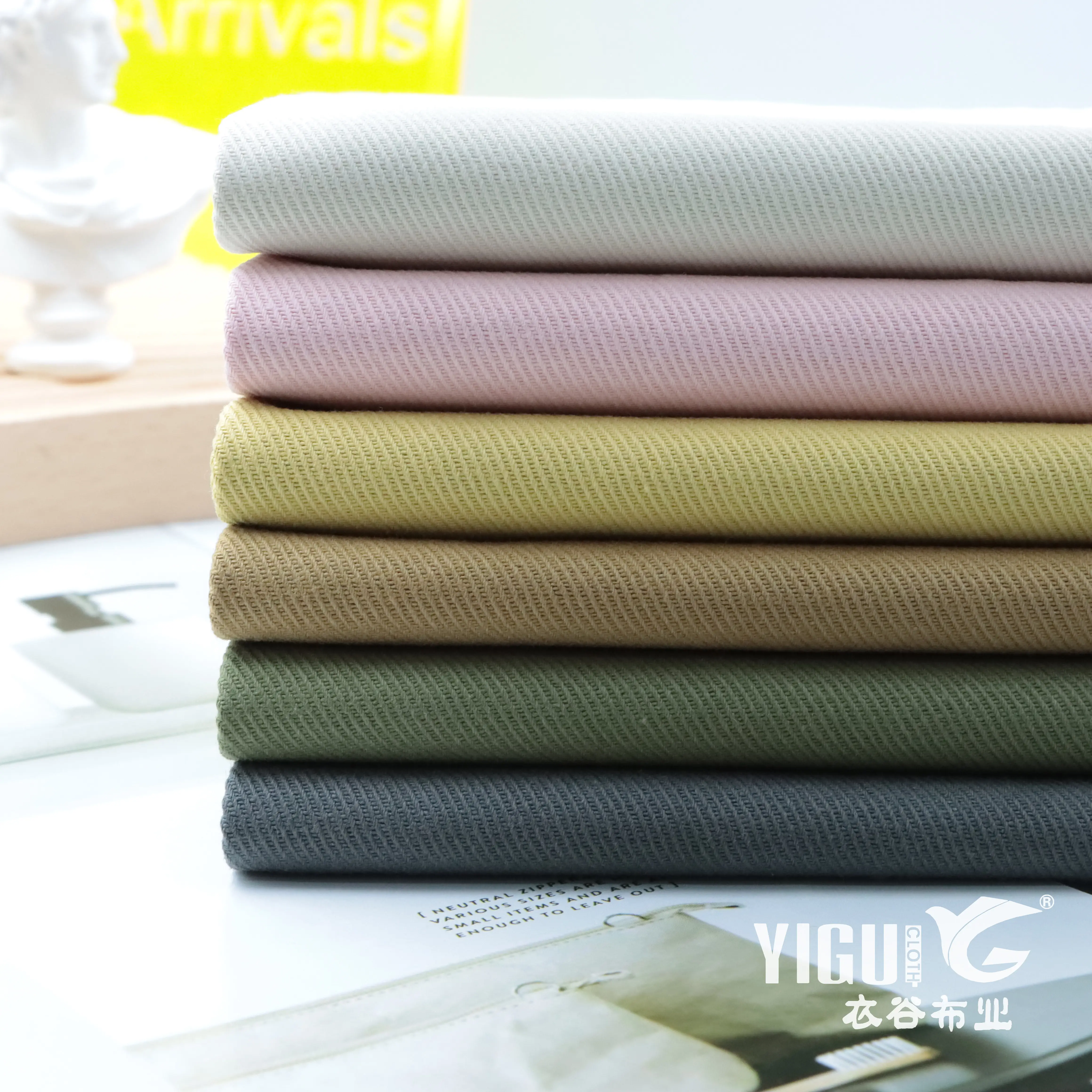 Venta al por mayor de telas de fabricación de color liso teñido tejido 280gsm 100% tela de sarga de algodón para pantalones de señora