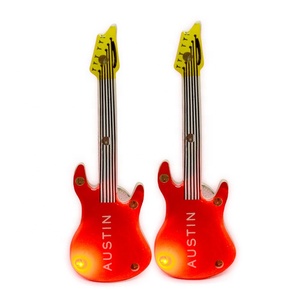 バッジメーカー高品質格安カスタムピンバッジ<span class=keywords><strong>LED</strong></span>点滅コンポーネントギター形状ボタンバッジ