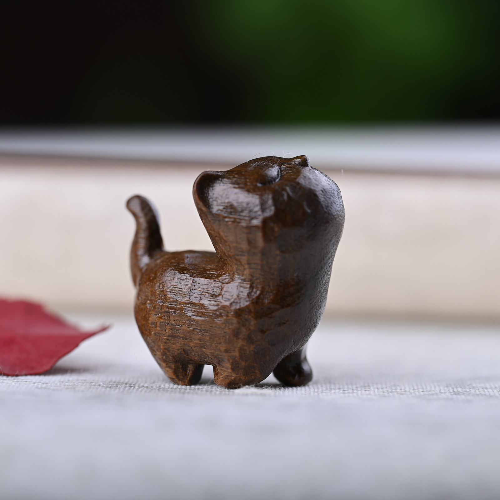 green sandalwood-diamond hammer pattern tsundere cat