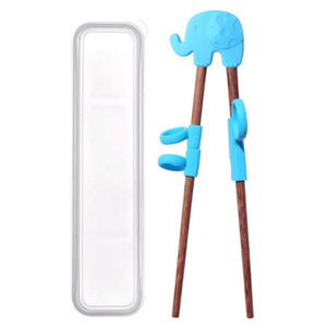 Ayudante de palillos de aprendizaje y entrenamiento de bebés y niños de madera reutilizable de animales de dibujos animados. Adecuado para bebés principiantes. - Product Image 6