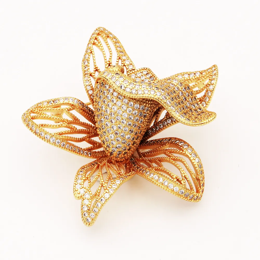 Broche de diamantes de imitación con forma de flor para mujer, broche de lujo con clips de cristal de 18k, color dorado