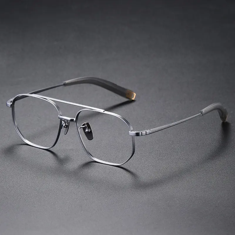 النظارات البصرية اليابانية من التيتانيوم والنظارات ذات الإطارات الفضية والجسر المزدوج الراقية للنساء