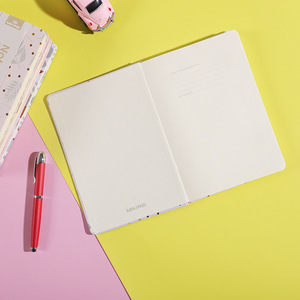 OEM High-Grade A5 Size White <strong>Paper</strong> <strong>Notebooks</strong> Fashionable Floral Design