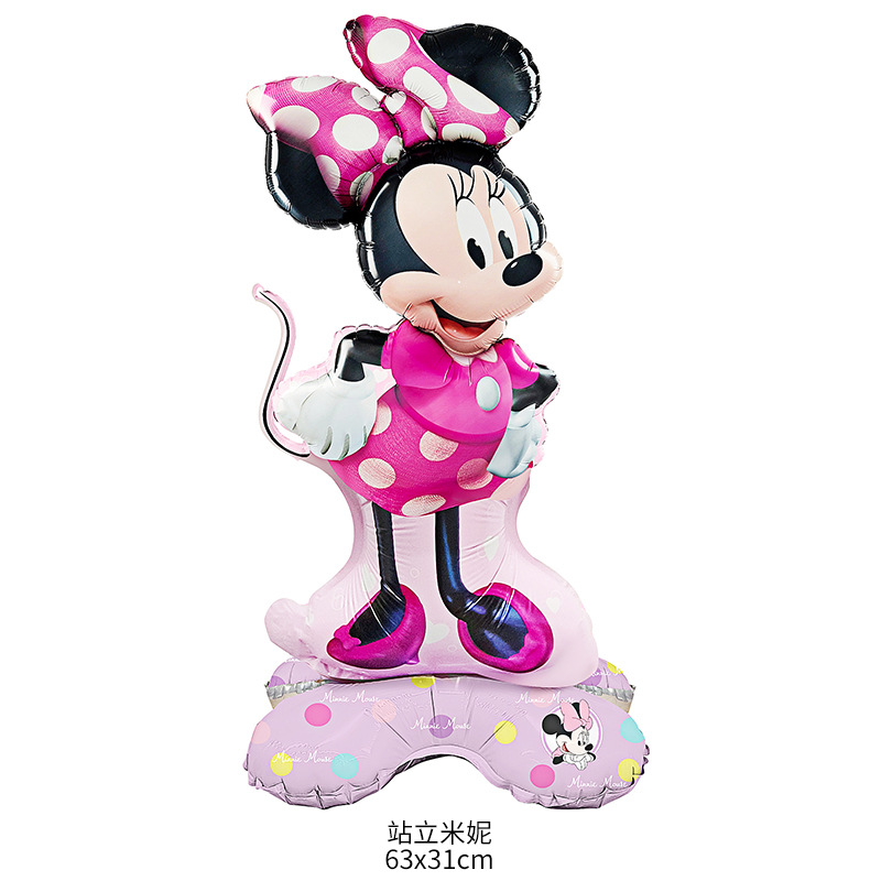 Minnie debout