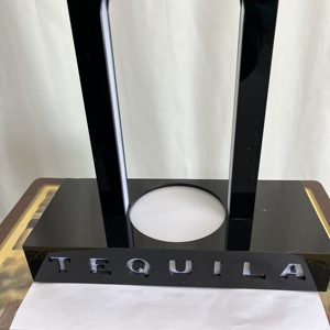 Design Neue Desktop-LED-Beleuchtungs basis Acryl-Einzelflaschen-Weinflaschen-Anzeige Rotierende LED-Rück stange Flaschen verherrlichung