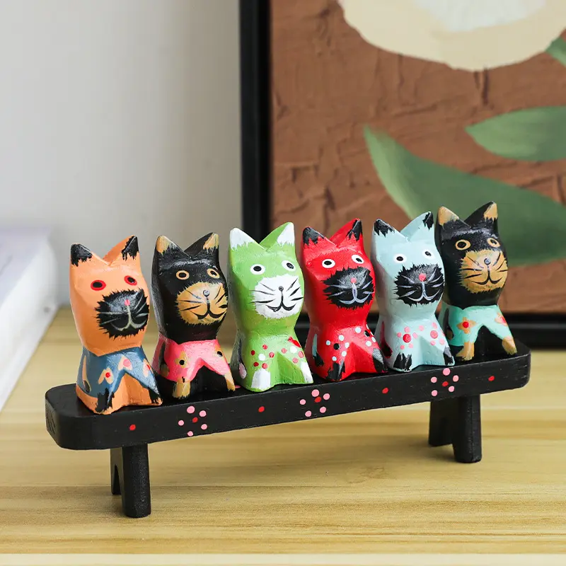 वाइन कैबिनेट बच्चों के कमरे के उपहार के लिए क्रिएटिव होम डेकोरेशन डेस्कटॉप जापानी शैली छह बिल्ली लकड़ी के स्टूल मूर्ति