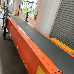Cost Efficiency Truck <strong>Loading</strong> <strong>and</strong> <strong>Unloading</strong> Portable Telescopic Belt Conveyor Simple Operation with Lifting System - Product Image 3
