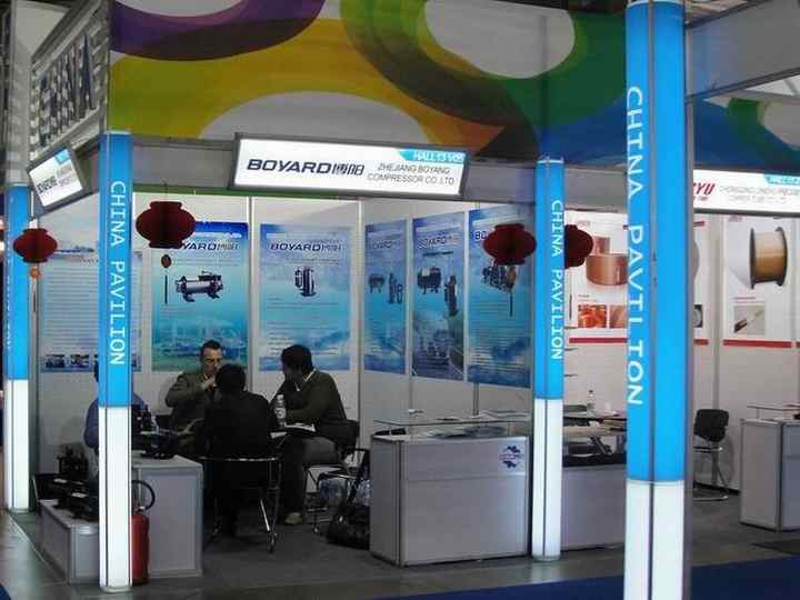 air Cooled LBP Compressor for Water Chiller Peripheral Cooling of Built-in Motor Lubricant Cooling