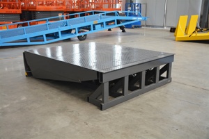 Hot Sell Logistic Yard Ramps <strong>Loading</strong> Folding Adjustable Ramp Fixed Dock Leveler for <strong>Container</strong> <strong>Unloading</strong> - Product Image 3