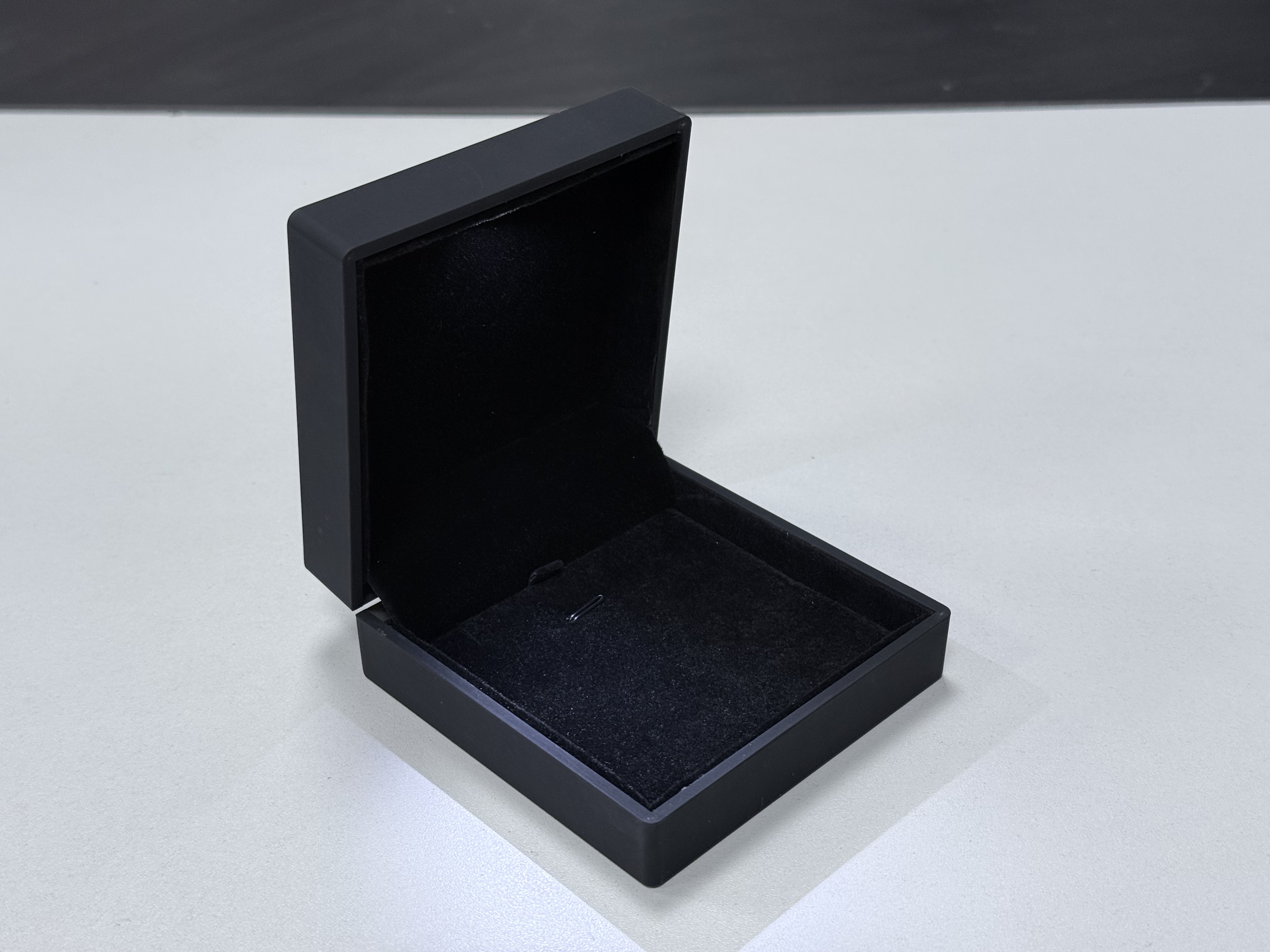 Boîte à collier moyenne noire 100*100*50mm
