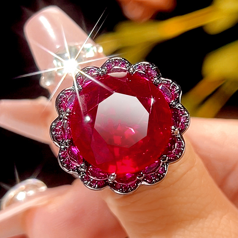 Bague en corindon rouge en or noir-taille ouverte