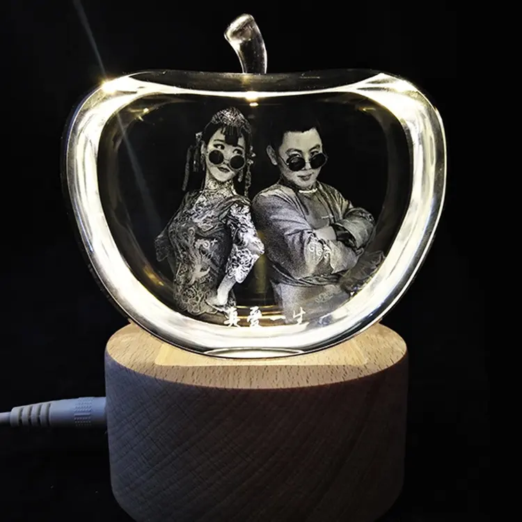 Cornice per foto con stampa a colori incisa 3D a forma di mela in cristallo K9 per regali per gli ospiti di nozze