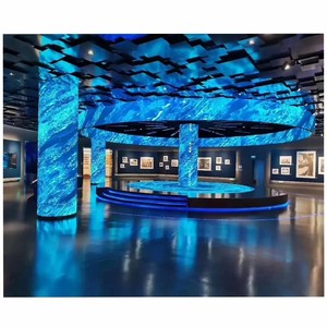 P3 P2 P4หน้าจออุโมงค์ LED สุดสร้างสรรค์สำหรับฉายภาพในอวกาศหน้าจออุโมงค์แบบโค้ง LED โมดูล LED แบบอ่อนยืดหยุ่น