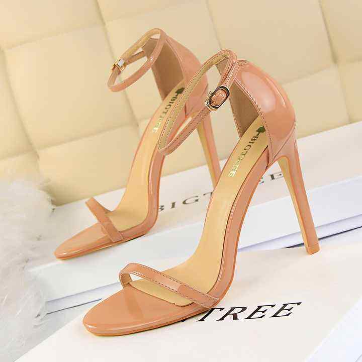 สีน้ำตาล