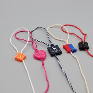 Producto de poliéster personalizado Cadena de sello de etiqueta de tela con logotipo Cadena de etiqueta colgante de plástico - Product Image 1