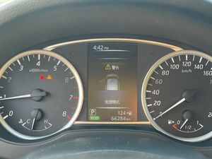 Nissan Tiida 1.6L中古車ナバラ中古車 - Product Image 3