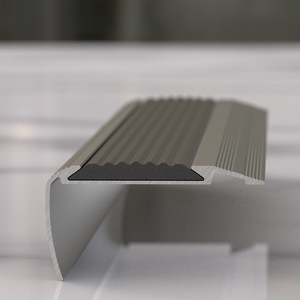 Bords de carreaux en aluminium nouvellement conçus avec des bandes décoratives en métal pour le nez de l'escalier - Product Image 5