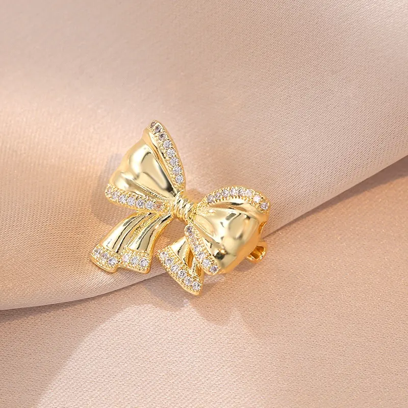 2023 elegante perla japonesa y coreana con incrustaciones de diamantes diseño floral hebilla cortavientos hebilla anillo broche modelo multifuncional