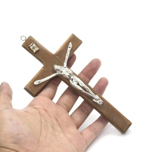 <strong>8</strong>.5*15cm Hot Selling Wooden <strong>Cross</strong> Customized Color Big Size with Alloy Crucifix INRI Wholesale Catholic Wood <strong>Cross</strong> - Product Image 3