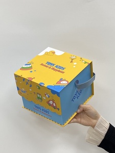 2025新しいデザイン大きな正方形磁気ふたボックスハンドル付き紙段ボール包装大きなおもちゃ子供の誕生日ギフトパッキング