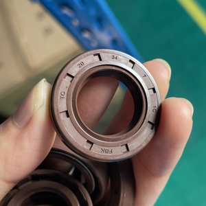 Nhà máy cung cấp nhiệt độ cao đôi môi con dấu dầu TC <span class=keywords><strong>NBR</strong></span> FKM Silicone đen xám nâu 20*34*7-Kháng dầu - Product Image 4