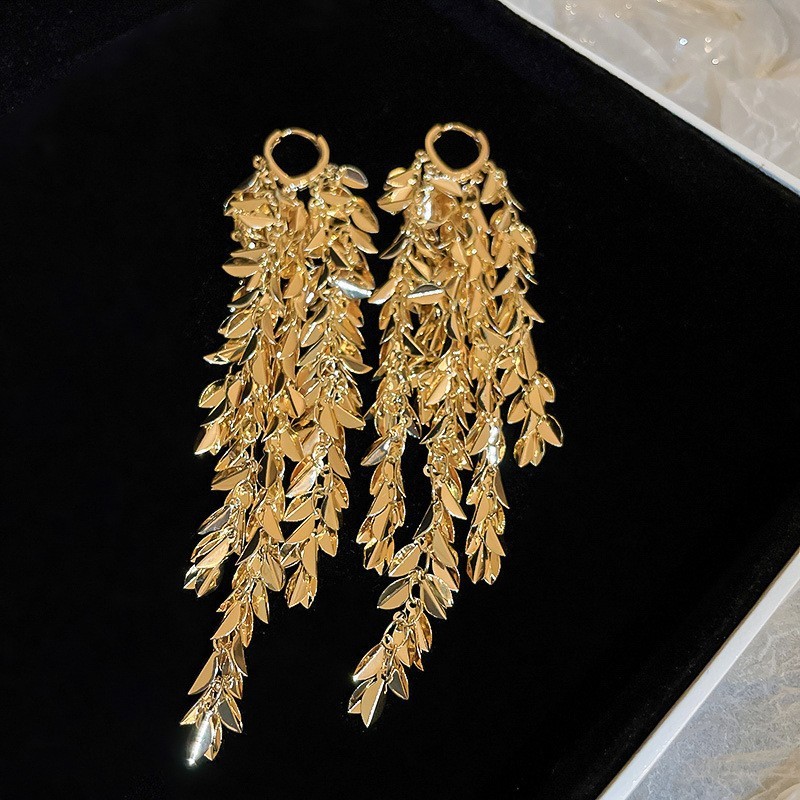 37 boucles d'oreilles - feuille dorée à pampilles