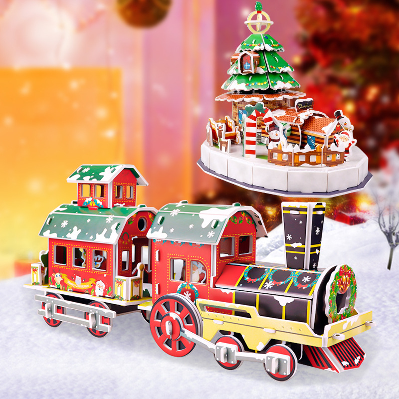 Train de Noël, Maison sur l'arbre de Noël