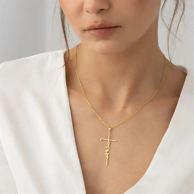 Nuevo estilo buena calidad titanio acero 18K chapado en oro Cruz colgante collar letra inglesa collar joyería para mujer
